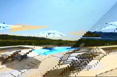 Foto 24 - Picturesque Paradise Holiday Home With Pool