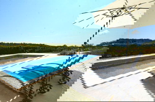 Foto 22 - Picturesque Paradise Holiday Home With Pool