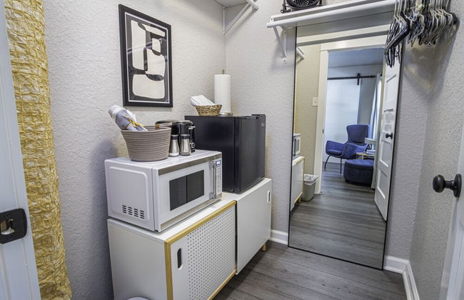 Chic Downtown Farmhouse With Garden and BBQ Grill - Foto 11