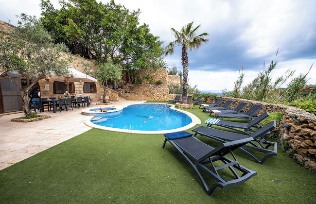Villa Soldanis 6 Bedroom Villa With Private Pool - Photo 15