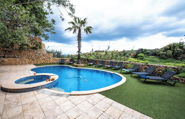 Villa Soldanis 6 Bedroom Villa With Private Pool - Photo 16