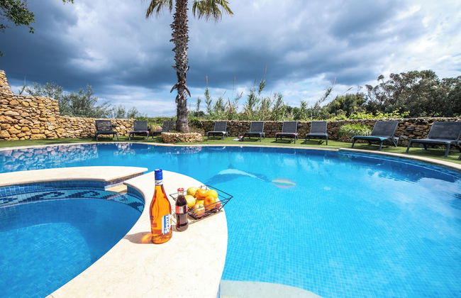 Villa Soldanis 6 Bedroom Villa With Private Pool - Photo 17