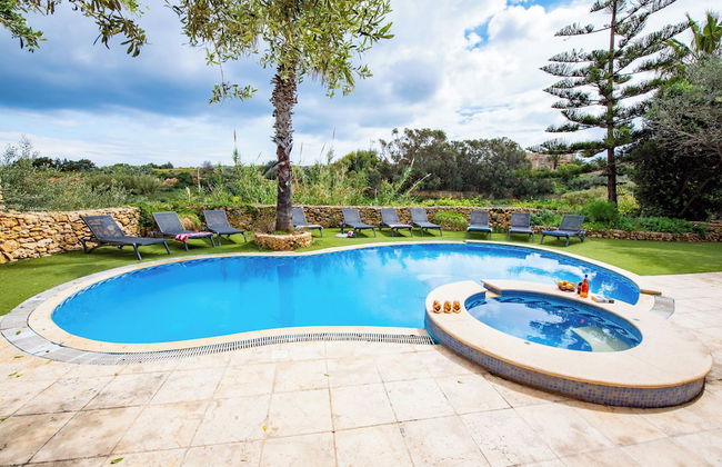 Villa Soldanis 6 Bedroom Villa With Private Pool - Photo 14