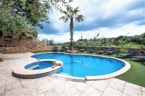 Foto 13 - Villa Soldanis 6 Bedroom Villa With Private Pool