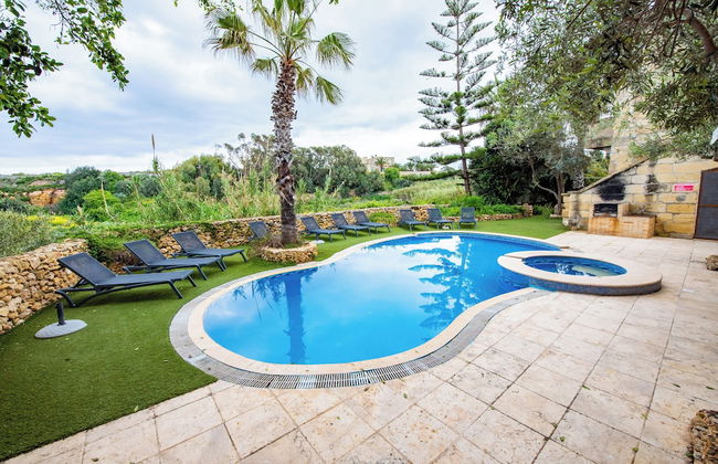 Villa Soldanis 6 Bedroom Villa With Private Pool - Photo 18