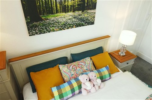 Photo 3 - Stylish 2 Bed Room Apartment 5 Sleep Free Wifi & p