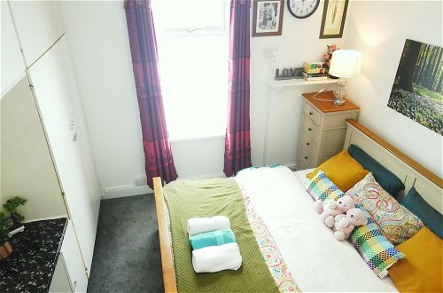 Photo 2 - Stylish 2 Bed Room Apartment 5 Sleep Free Wifi & p
