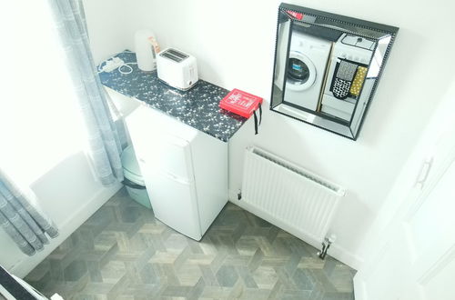 Photo 26 - Stylish 2 Bed Room Apartment 5 Sleep Free Wifi & p