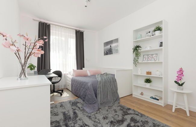 Żoliborz Artystyczny Warsaw by Renters - Photo 9