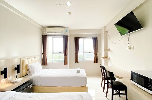 Photo 6 - Cozy Stay Studio Apartment (No Kitchen) At Elvis Tower