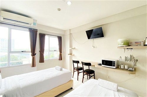 Photo 2 - Cozy Stay Studio Apartment (No Kitchen) At Elvis Tower