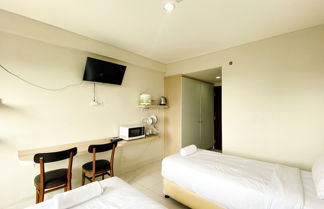 Foto 3 - Cozy Stay Studio Apartment (No Kitchen) At Elvis Tower