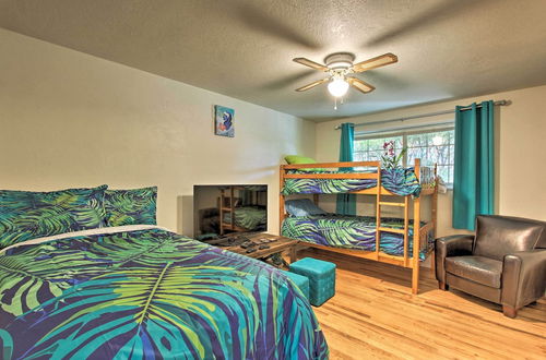 Photo 7 - Springfield Tiki Home: Hot Tub & Theater Room