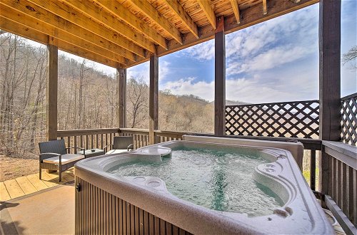 Foto 22 - Franklin Cabin w/ Hot Tub + Pool Table