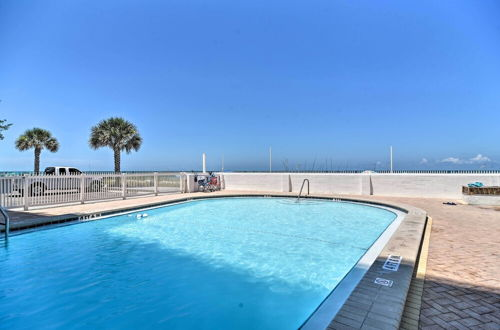 Photo 9 - Sunny Seaside Condo With Pool & Walk to Beach