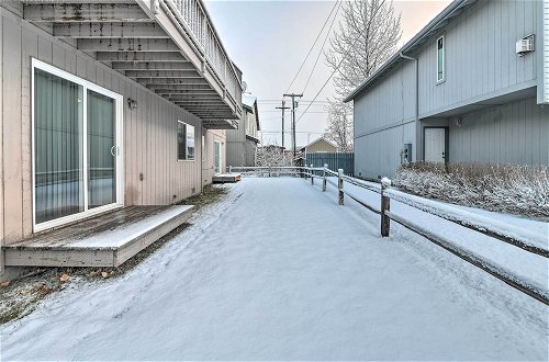 Foto 16 - Cozy Anchorage Townhome < Half Mile to Jewel Lake