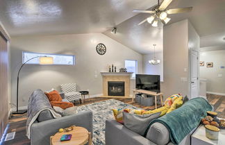 Foto 1 - Cozy Anchorage Townhome < Half Mile to Jewel Lake