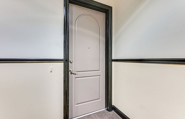 Heart of Dtwn Omaha: Historical Apt w/ Perks - Photo 19
