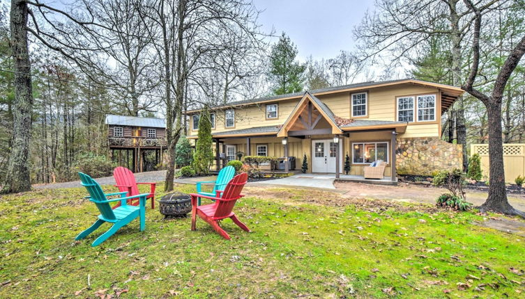 Photo 1 - Otto Home w/ Fire Pit, Tree House & Hot Tub