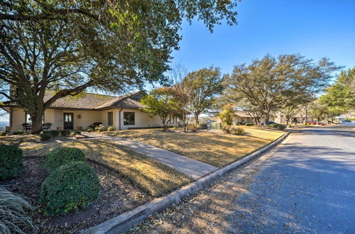 Foto 30 - Lovely Spicewood Cottage w/ Patio & Grill