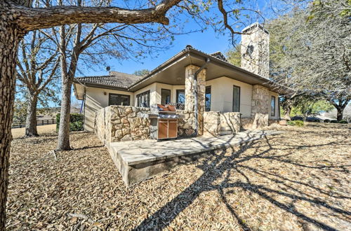 Foto 6 - Lovely Spicewood Cottage w/ Patio & Grill