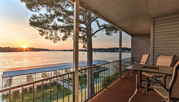 Foto 1 - Sunset-view Resort Condo on Lake Hamilton