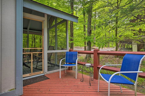 Foto 15 - Peaceful Pocono Lake Home w/ Screened Porch