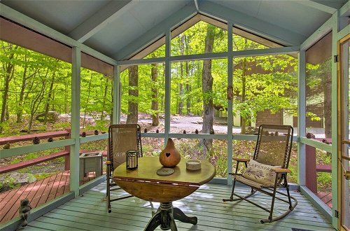 Foto 35 - Peaceful Pocono Lake Home w/ Screened Porch