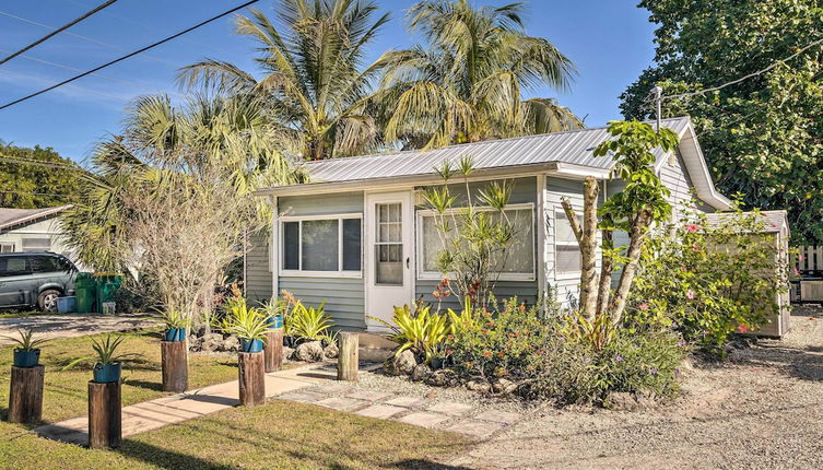 Foto 1 - Tropical Port Charlotte Cottage - Walk to Bay