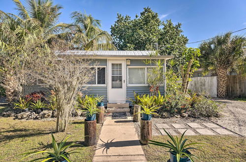 Photo 5 - Tropical Port Charlotte Cottage - Walk to Bay