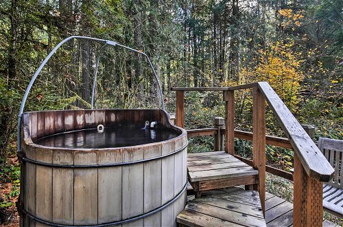 Foto 7 - Enchanting Escape w/ Hot Tub, Decks & Views