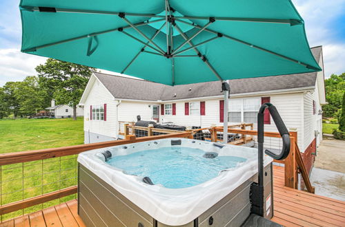 Photo 16 - Cozy Alabama Retreat w/ Hot Tub, Near Ruby Falls