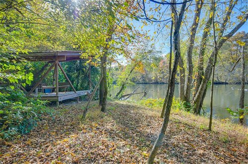 Foto 18 - Enchanting Retreat w/ Private Deck & River Access
