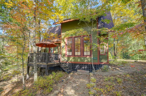 Foto 21 - Enchanting Retreat w/ Private Deck & River Access