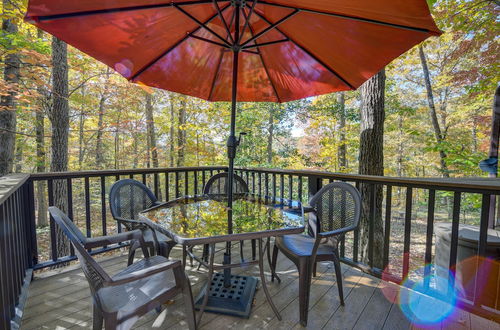 Foto 6 - Enchanting Retreat w/ Private Deck & River Access