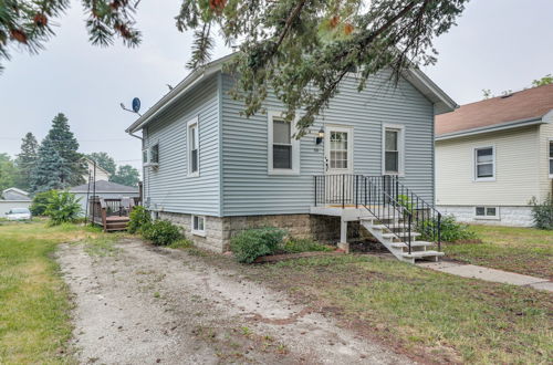 Photo 8 - Cozy Westmont Home: Walk to Metra Station