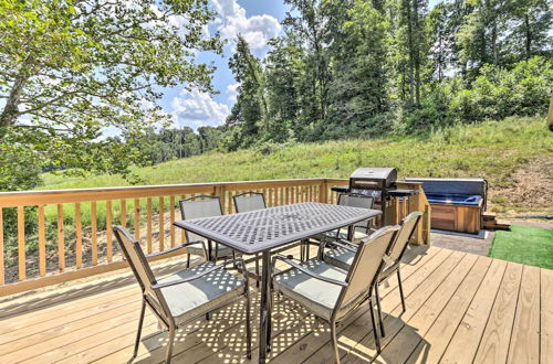 Photo 5 - 'clover Cabin' w/ Hot Tub+deck in Hocking Hills