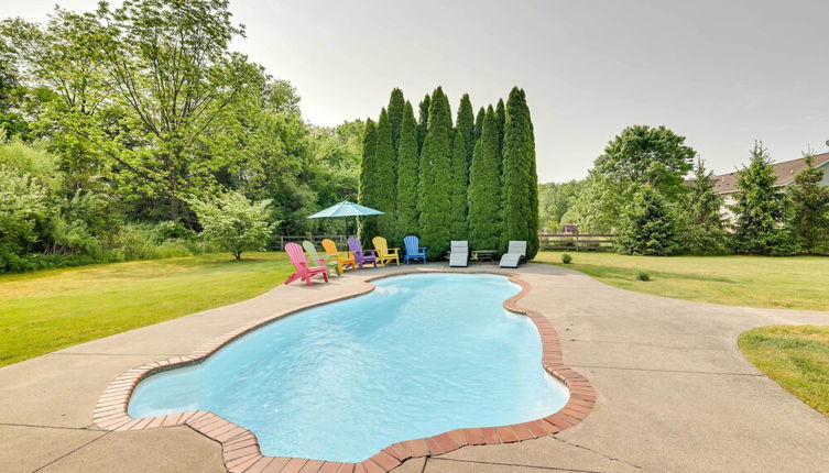 Photo 1 - Calm Columbia Haven: Outdoor Pool, Hot Tub