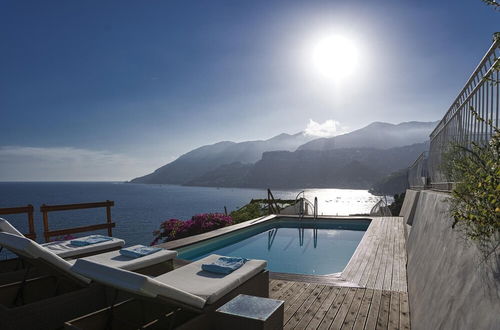 Foto 10 - Luxury Villa Vittoria- Villa With Garden Swimming Pool and Jacuzzi Overlooking the sea