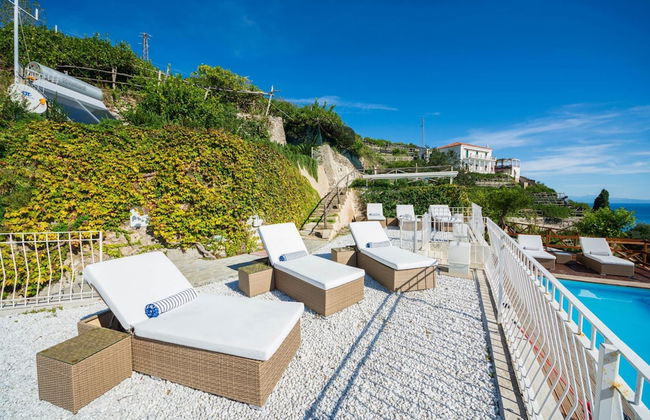 Luxury Villa Vittoria- Villa With Garden Swimming Pool and Jacuzzi Overlooking the sea - Foto 14