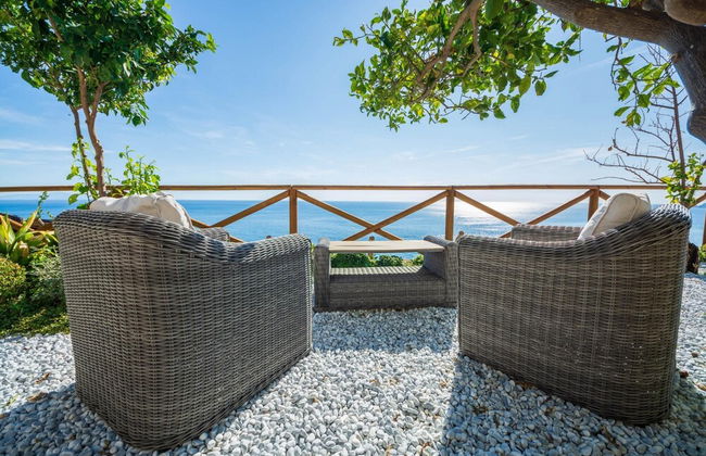 Luxury Villa Vittoria- Villa With Garden Swimming Pool and Jacuzzi Overlooking the sea - Foto 8