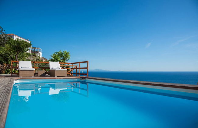 Luxury Villa Vittoria- Villa With Garden Swimming Pool and Jacuzzi Overlooking the sea - Foto 1