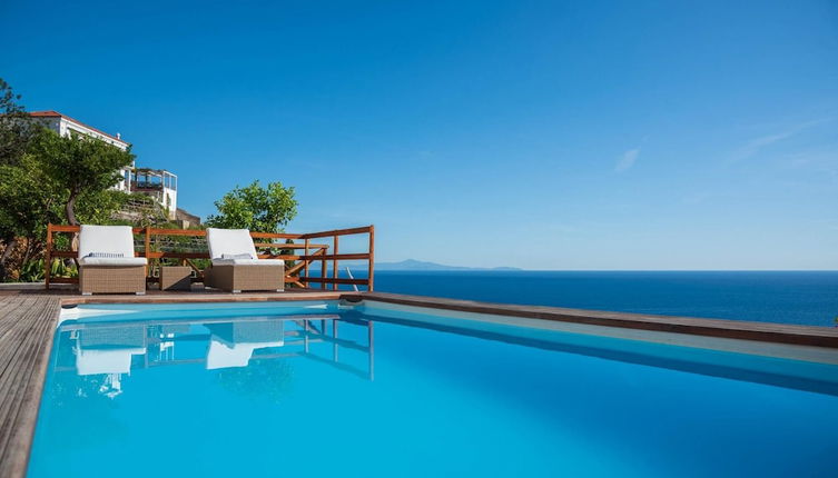 Foto 1 - Luxury Villa Vittoria- Villa With Garden Swimming Pool and Jacuzzi Overlooking the sea