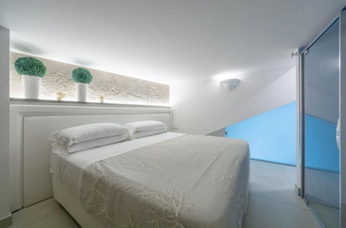 Foto 47 - Luxury Villa Vittoria- Villa With Garden Swimming Pool and Jacuzzi Overlooking the sea