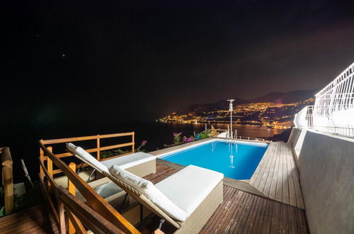 Foto 6 - Luxury Villa Vittoria- Villa With Garden Swimming Pool and Jacuzzi Overlooking the sea