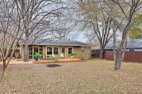 Foto 7 - Renovated Home W/private Yard Near Austin Hotspots