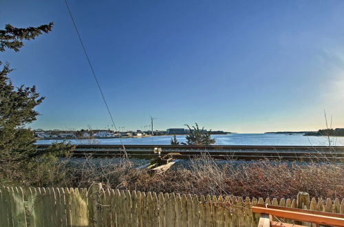 Foto 10 - Buzzards Bay Home w/ View: Steps to Cape Cod Canal