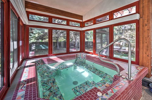 Foto 25 - Spacious Luxury Retreat w/ Private Hot Tub & Pool