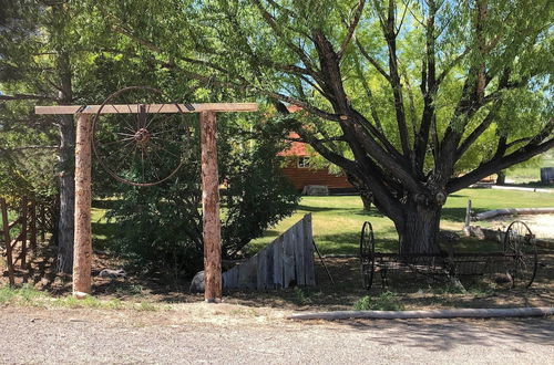 Foto 15 - Rustic Cabin 20 Mins to Capitol Reef Nat'l Park