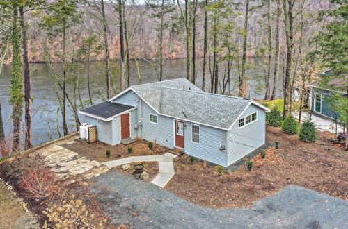 Foto 1 - Waterfront Retreat w/ Boat Dock & Fire Pit